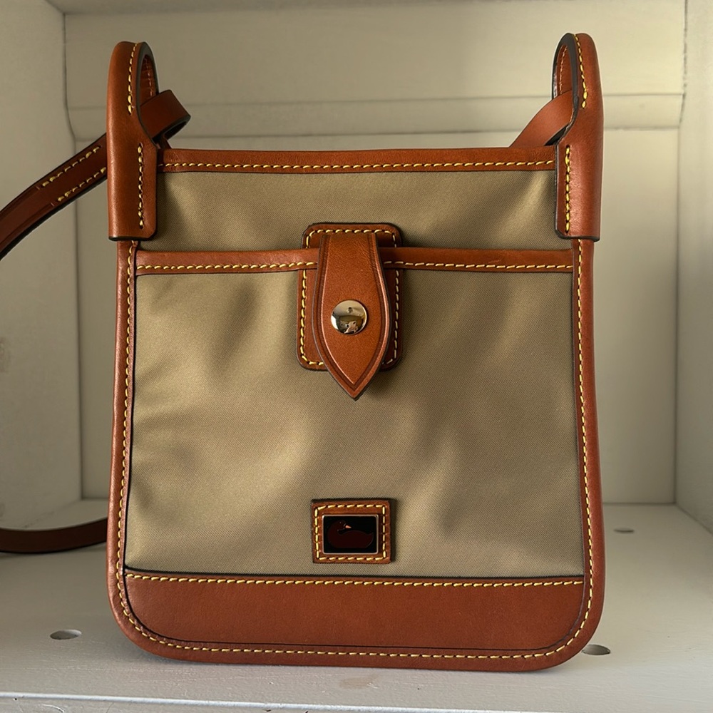 Dooney & Bourke letter carrier in taupe